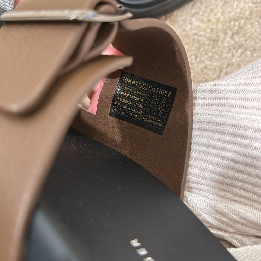 NWOT Tommy Hilfiger D Density Buckle Strap Sandals in Leather - Picture 8 of 8